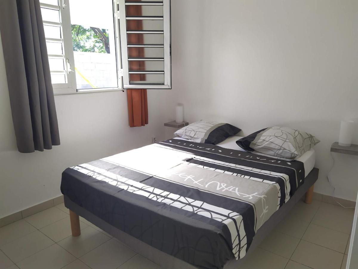 Location Villa Sainte-Anne - Martinique. Buitenkant foto